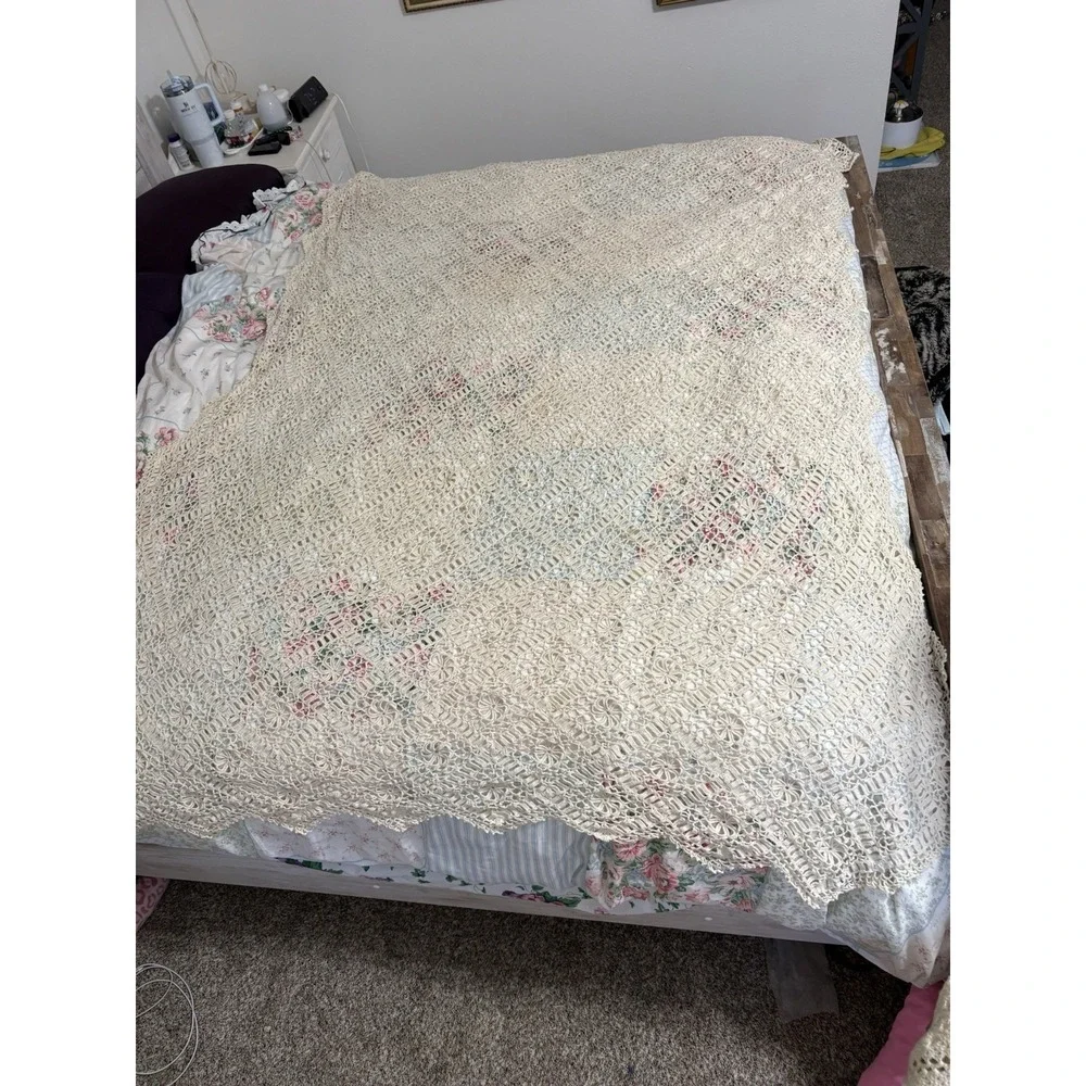 Vintage Hand Crocheted Tablecloth/Coverlet 58